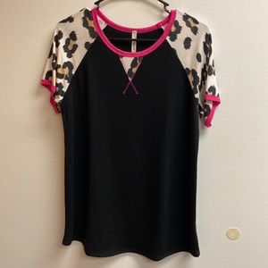 Lily pad size small t-shirt leopard print